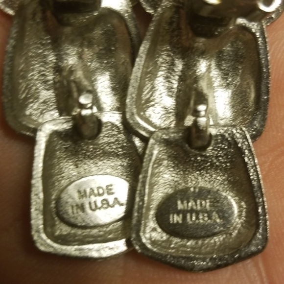 Vintage MADE IN USA silvertone earrings PM 656 - Picture 2 of 6